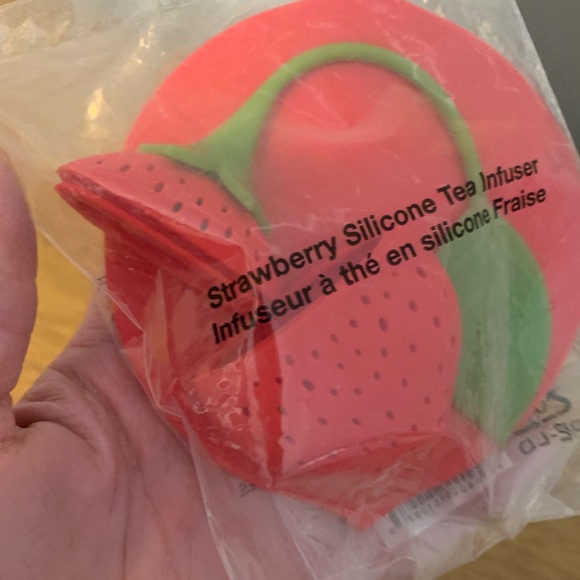 STRAWBERRY SILICONE TEA INFUSER, New In Sealed Package,Tea Infuser With Tray - Picture 6 of 12